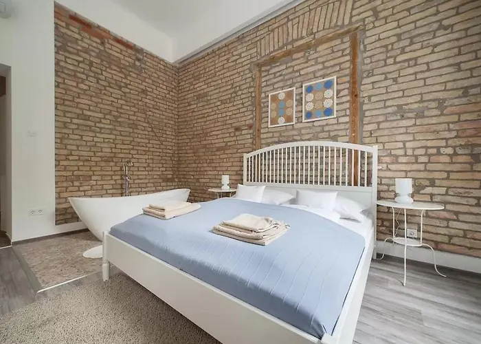 Elizabeth Boulevard *