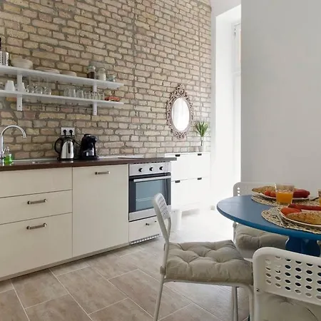 Elizabeth Boulevard Apartment *